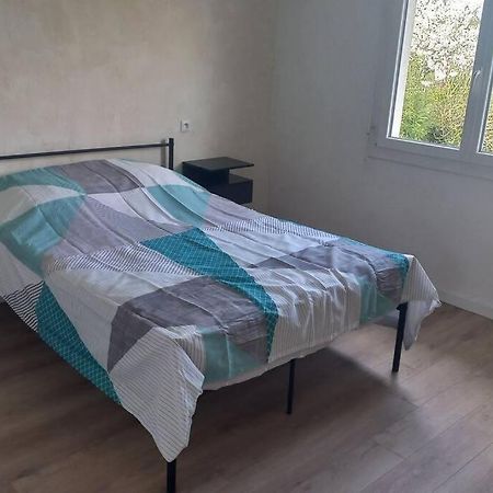 Casseneuil Maison Spacieuse Avec Un Terrain מראה חיצוני תמונה